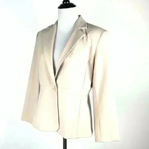 Requirements blazer size 4P beige cream one button - Picture 5 of 7